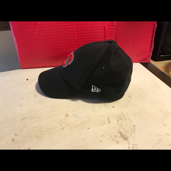 Calgary Fames hat. 15$ or bundle 3 items/ 25$ - Picture 3 of 6